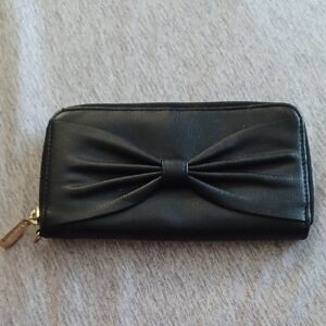 Elegant Black Bow Clutch Wallet